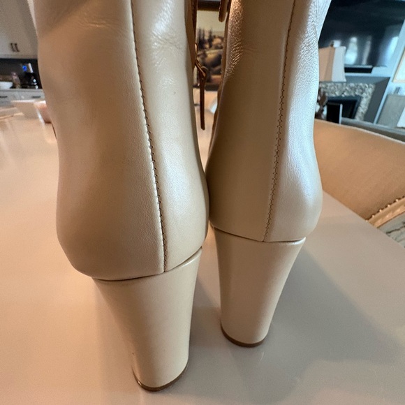 TORY BURCH CREAM SIZE 8 BOOTS. EXCELLENT CONDITION - Picture 3 of 11